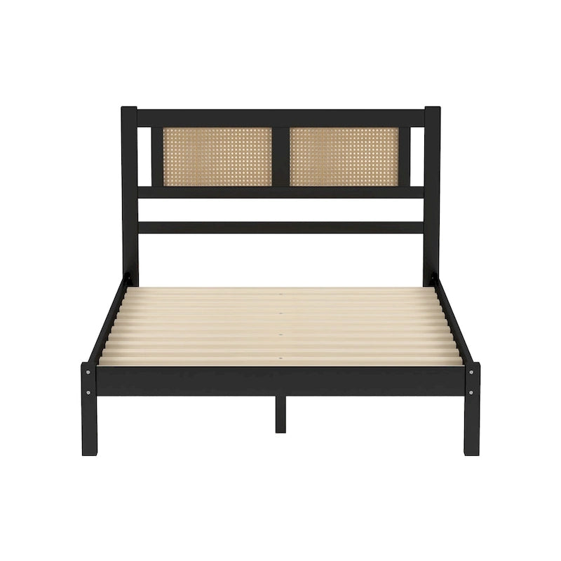 Struttura letto a piattaforma con testiera in rattan e supporto a doghe in legno
