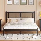 Struttura letto a piattaforma con testiera in rattan e supporto a doghe in legno