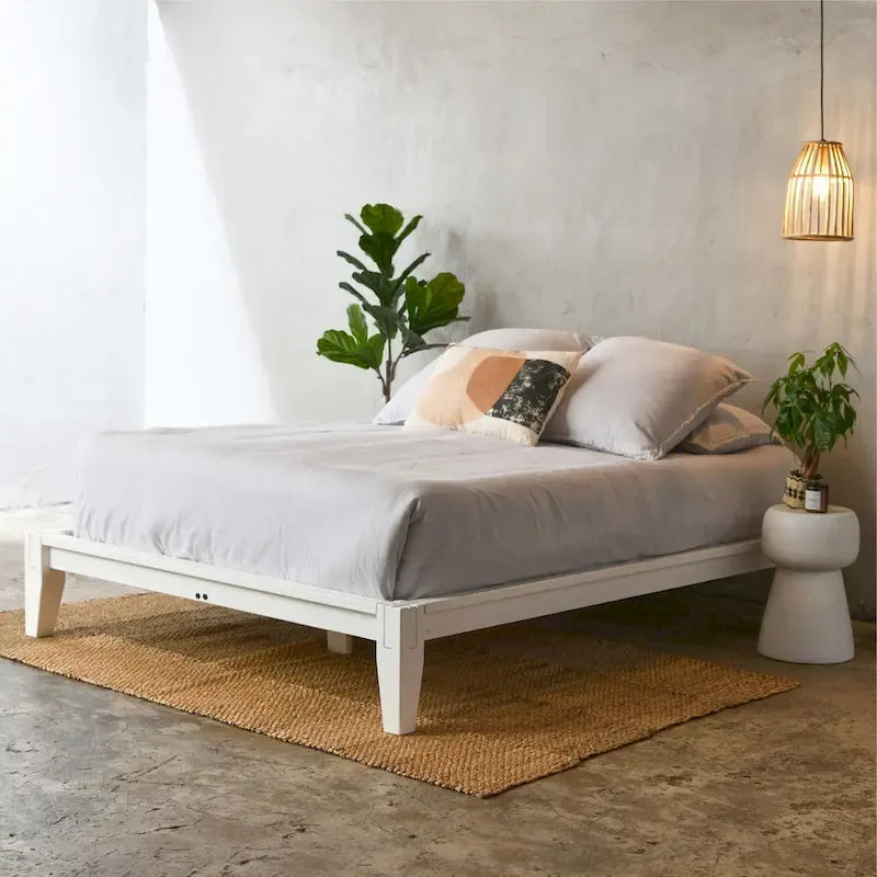 Letto a piattaforma in legno massello con giunzioni giapponesi