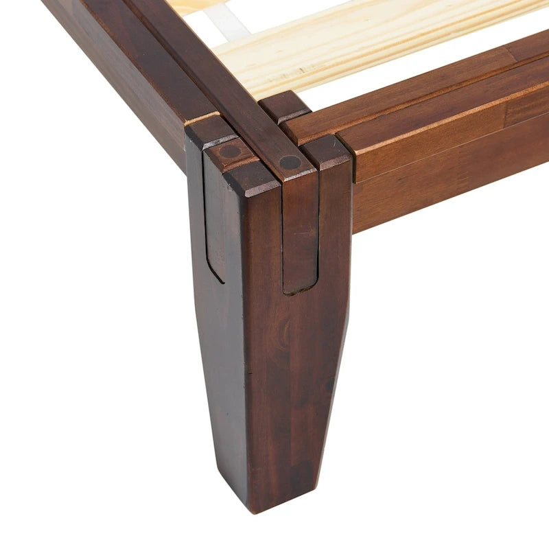 Letto a piattaforma in legno massello con giunzioni giapponesi