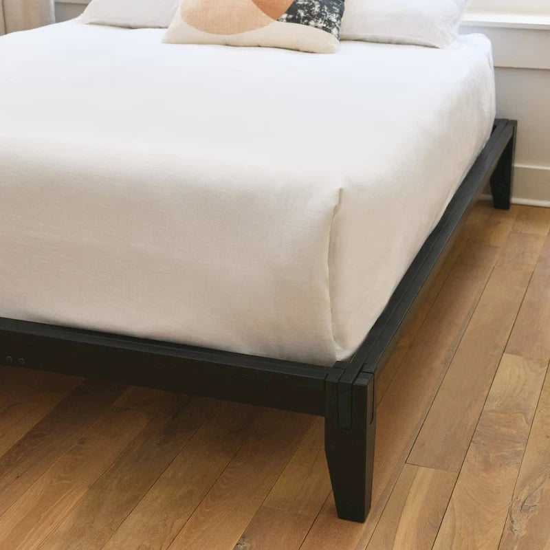Letto a piattaforma in legno massello con giunzioni giapponesi