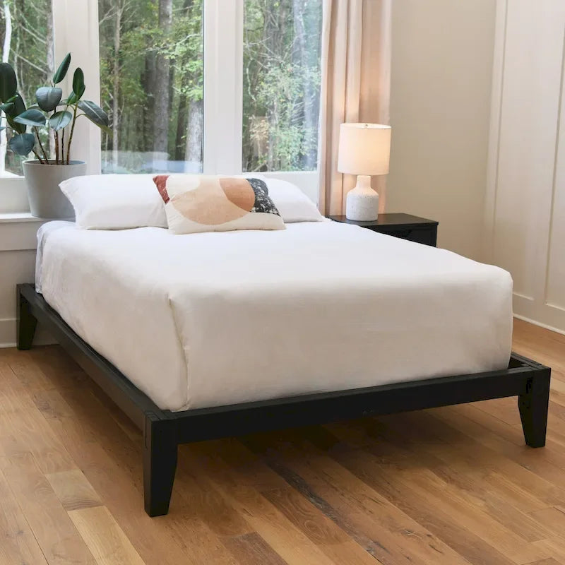 Letto a piattaforma in legno massello con giunzioni giapponesi