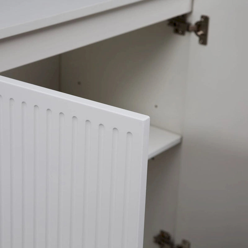 Credenza a pannelli scanalati