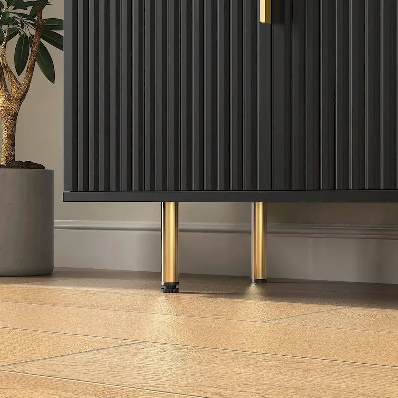 Credenza a pannelli scanalati